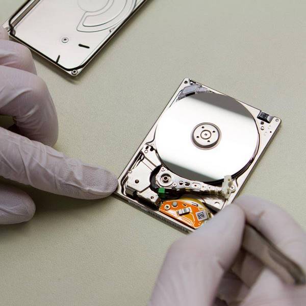 SOS Data Recovery laboratory laminar flow